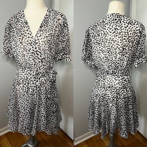 Flirty wrap dress with detailed tie sleeves. Size M